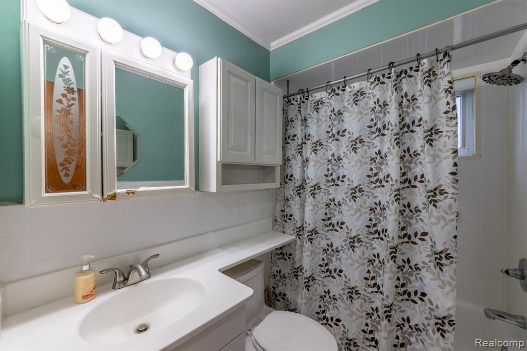 8374 MAYFAIR Street, Taylor, MI 48180 — Photo 8