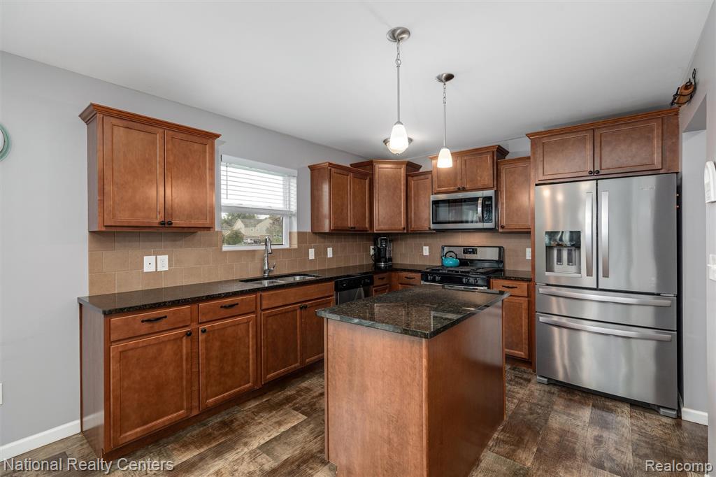 13456 Stamford Road, Belleville, MI 48111 — Photo 10
