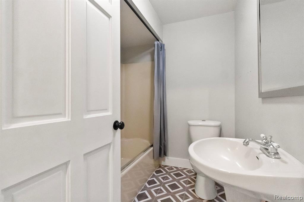 40088 SAAL Road, Sterling Heights, MI 48313 — Photo 24
