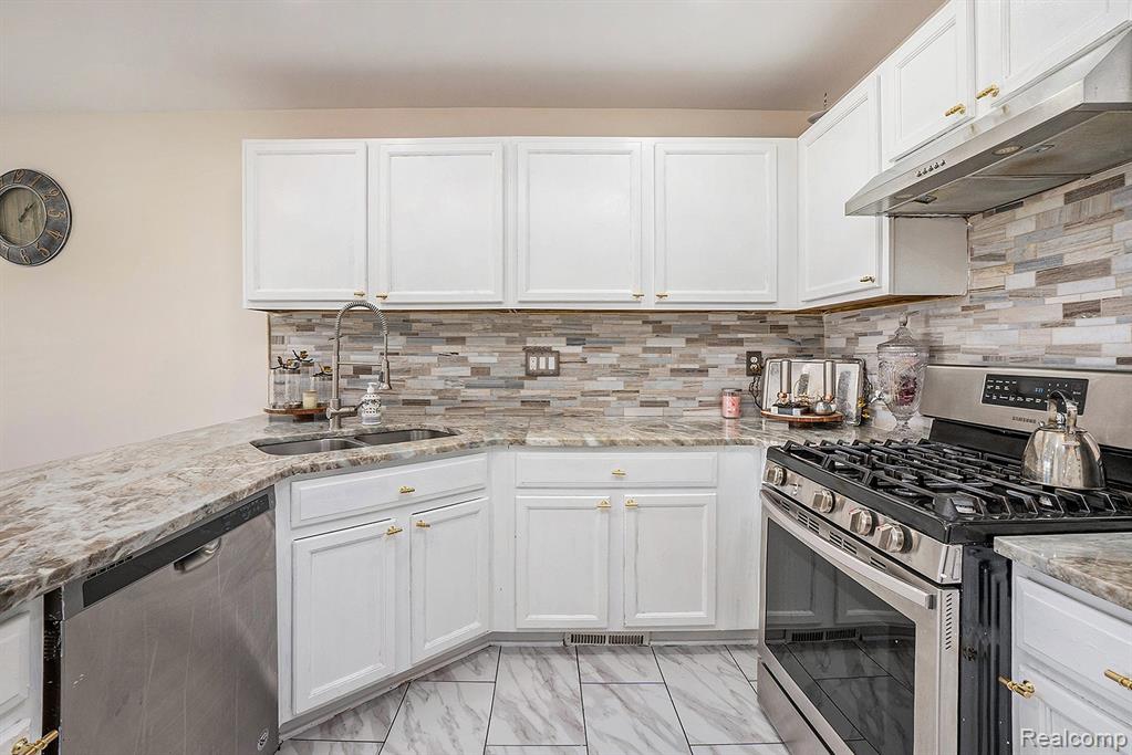 5477 Victory Circle, Sterling Heights, MI 48310 — Photo 14