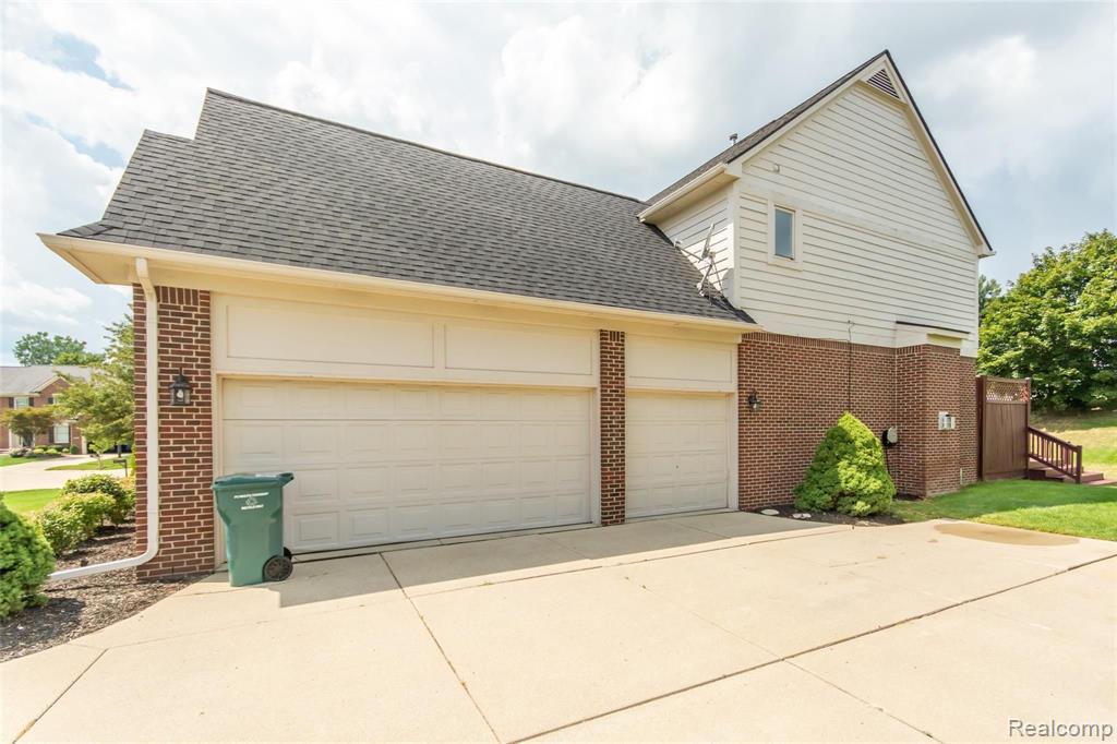 51334 W HILLS Drive, Plymouth, MI 48170 — Photo 6