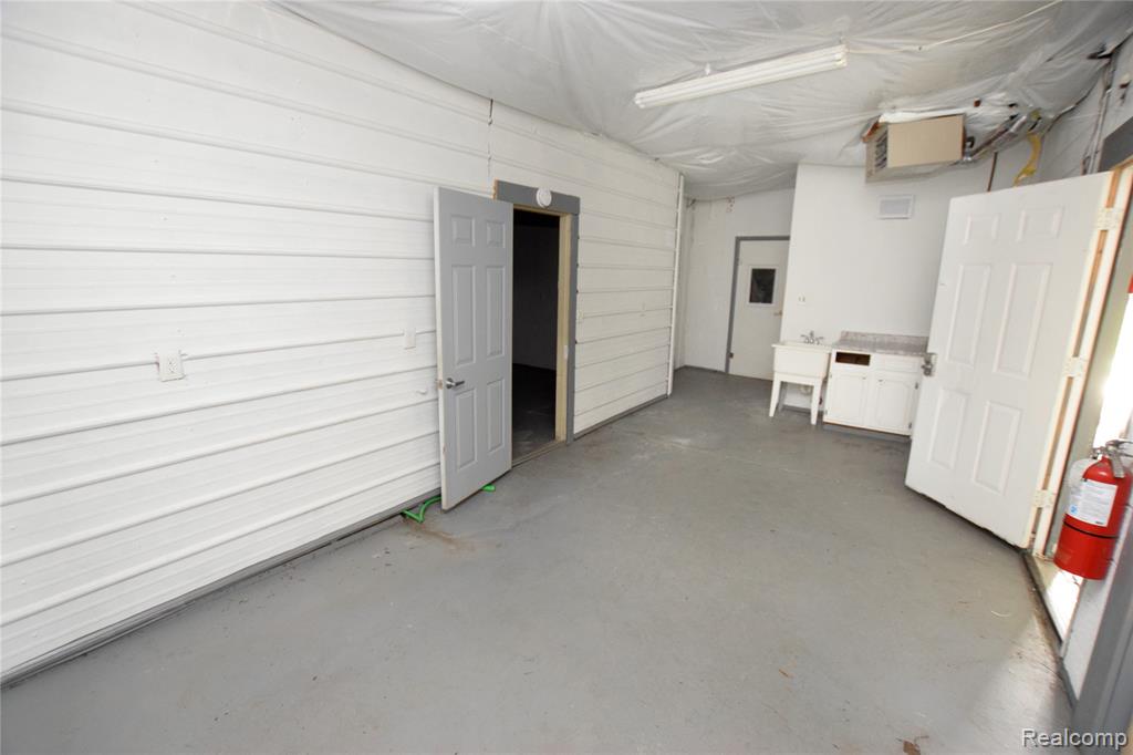 713 FENTON Road, Flint, MI 48503 — Photo 10