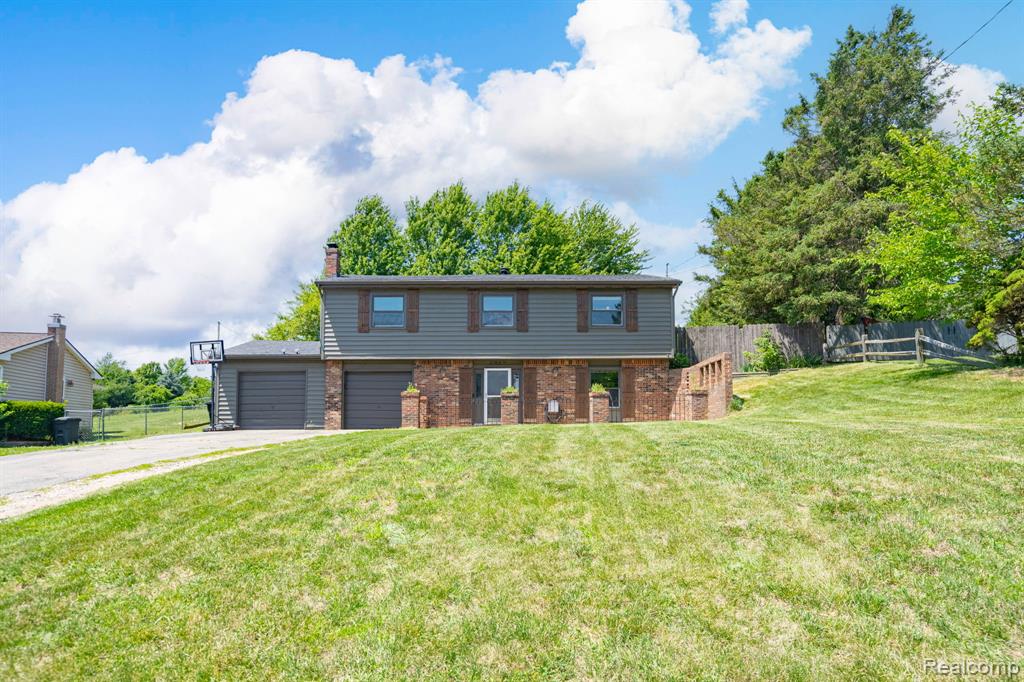 4069 Loch Drive, Highland, MI — Photo 38