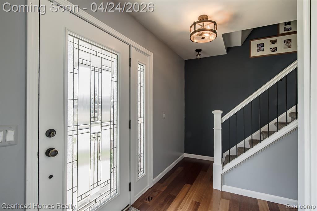 4040 Rollins Avenue, Waterford, MI 48329 — Photo 9