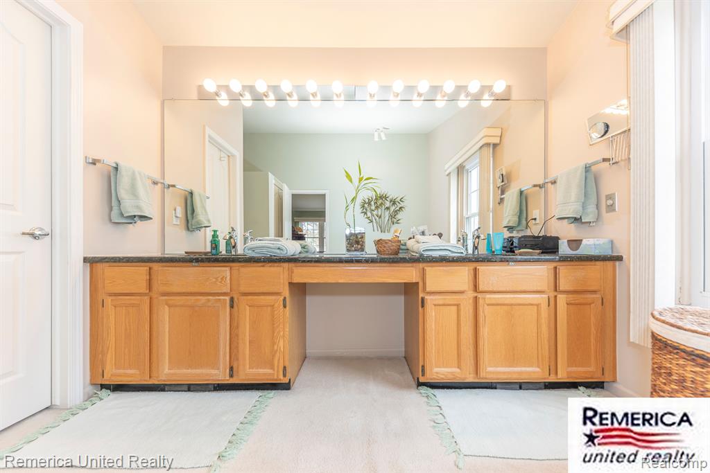46206 LARCHMONT Drive, Canton, MI 48187 — Photo 30