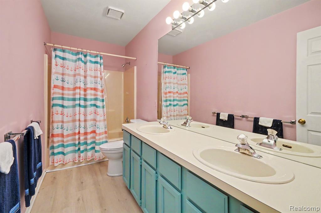 425 Thornridge Court, Rochester Hills, MI 48307 — Photo 23