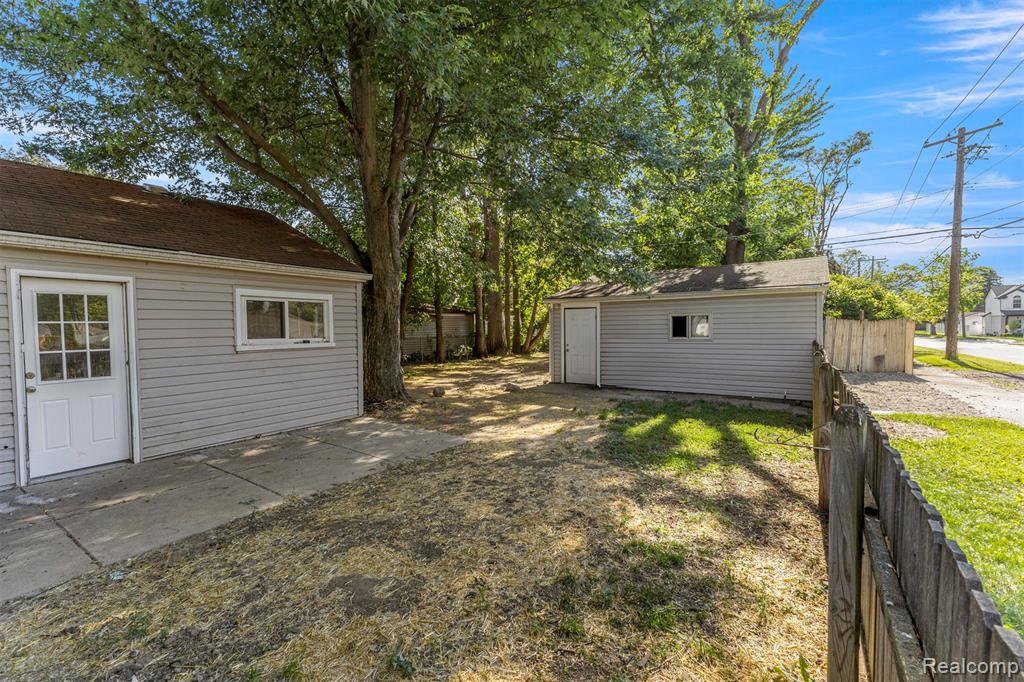 8279 Hugh Street, Westland, MI — Photo 23
