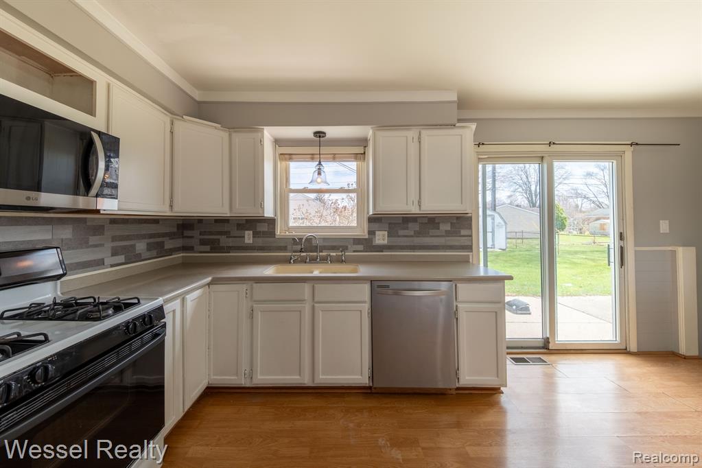 41948 Betley Drive, Sterling Heights, MI 48313 — Photo 11