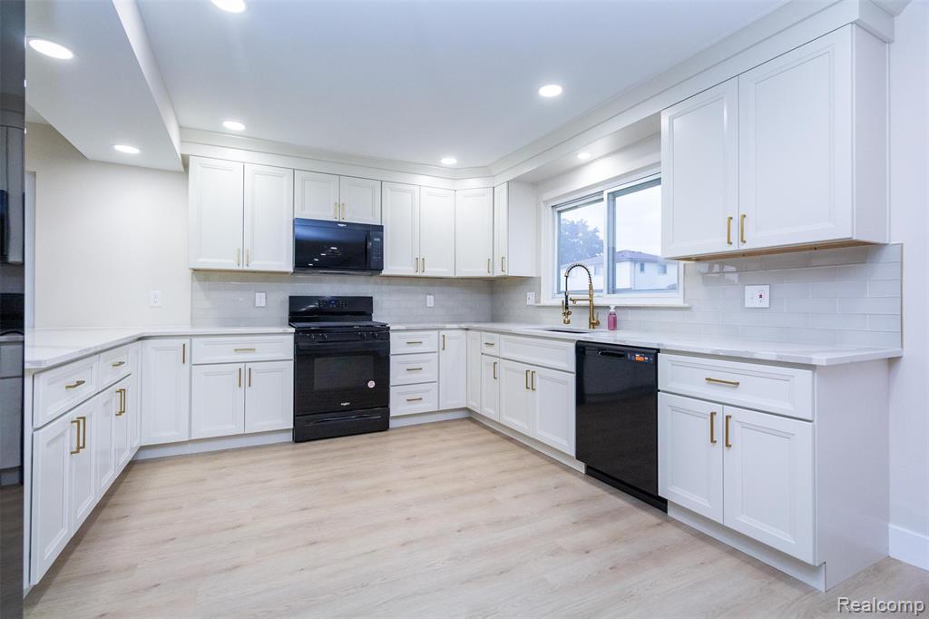 46376 Meadow Lane, Macomb, MI 48044 — Photo 10