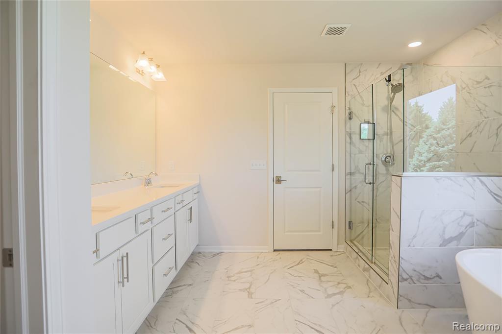 13101 Valencia Drive, Utica, MI 48315 — Photo 13