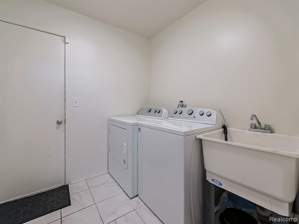 212 WINDING Brook, Commerce Twp, MI 48390 — Photo 10
