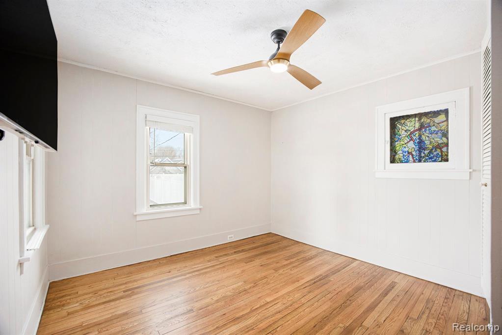 402 WAVERLEY Avenue, Royal Oak, MI 48067 — Photo 18