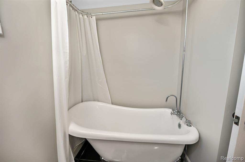6665 LAURELTON, Clarkston, MI — Photo 23