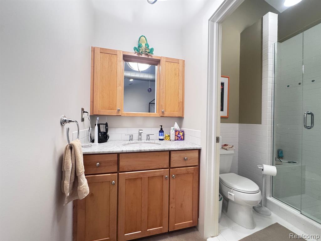 674 W 11 MILE Road, Royal Oak, MI 48067 — Photo 34