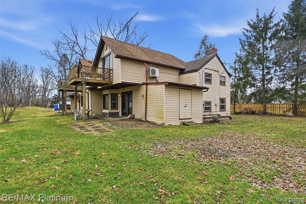 562 S Hughes Road, Howell, MI 48843 — Photo 2