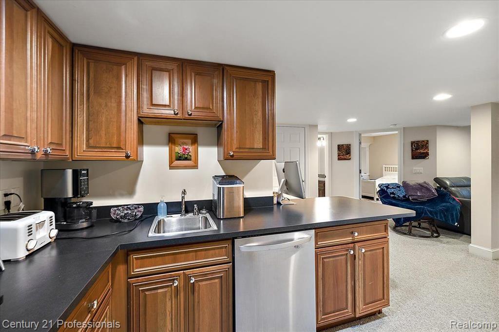 4735 OAKHURST RIDGE Road, Clarkston, MI 48348 — Photo 56