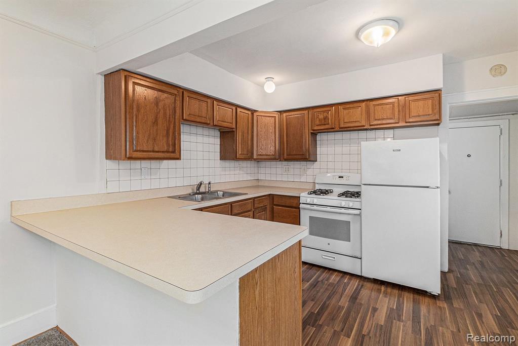 5402 Croissant Street, Dearborn Heights, MI 48125 — Photo 9