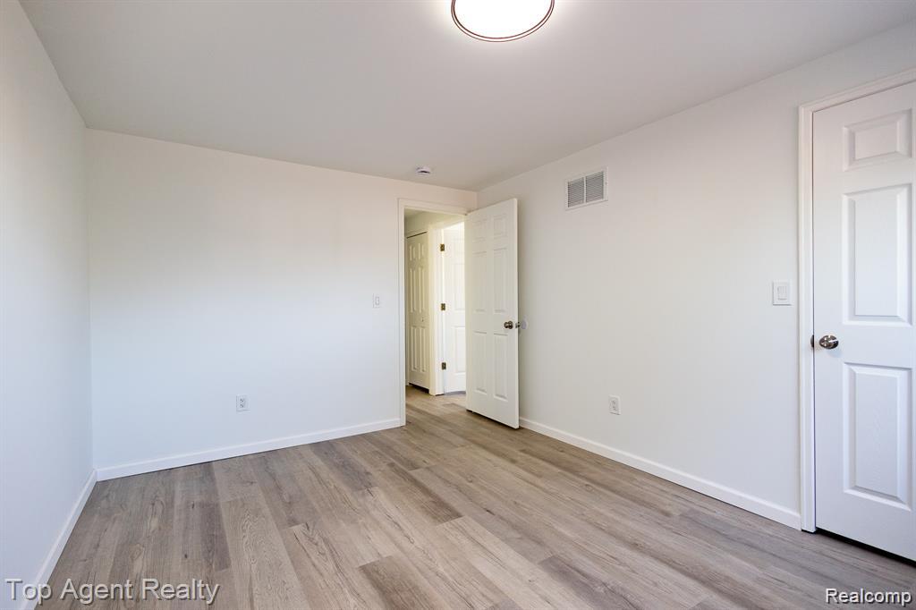 8841 Sunrise Drive, Sterling Heights, MI 48312 — Photo 13