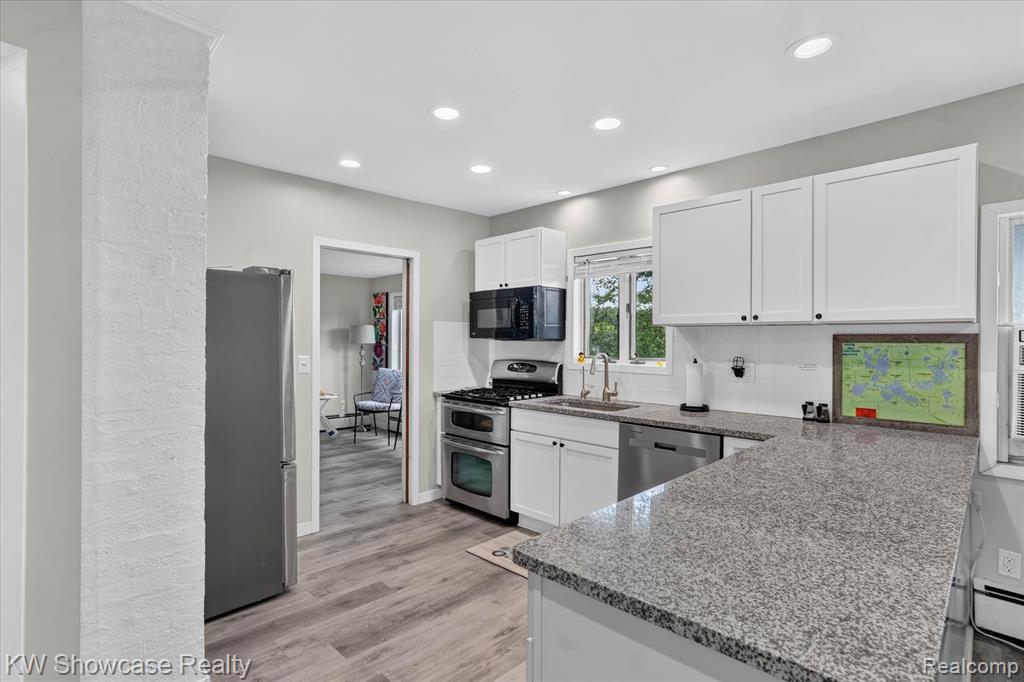 11438 RIVERBANK Lane, Pinckney, MI 48169 — Photo 16