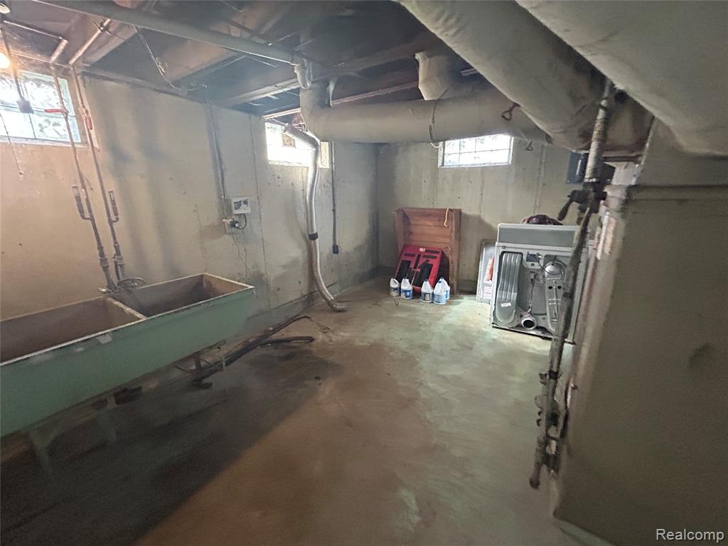 16910 Pembroke Avenue, Detroit, MI 48235 — Photo 32