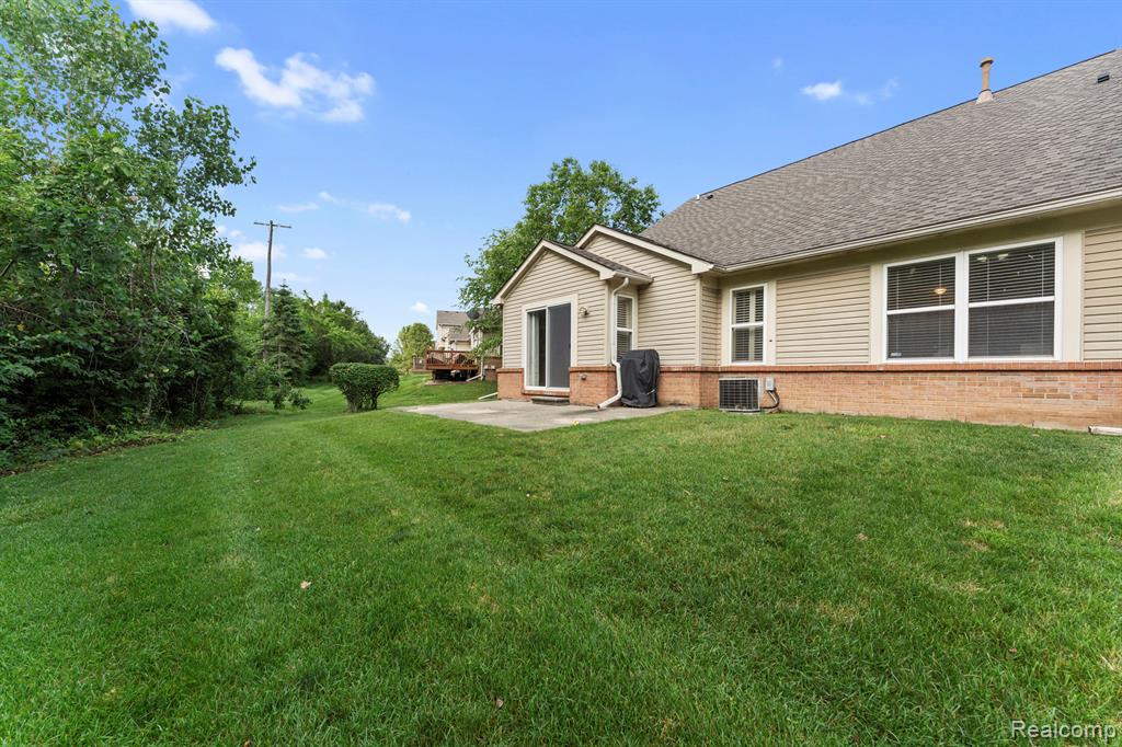 5487 Greenway Drive, 82, Trenton, MI 48183 — Photo 27