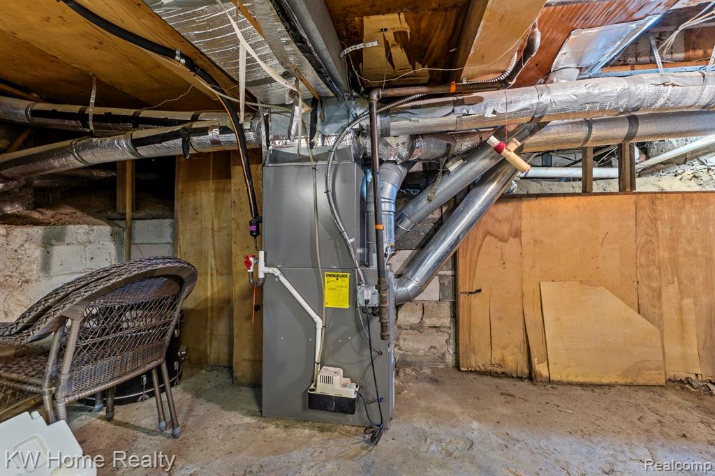 4215 Newton Road, Commerce Twp, MI 48390 — Photo 29