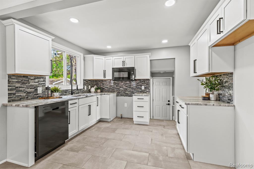8044 E MORROW Circle, Detroit, MI 48204 — Photo 10