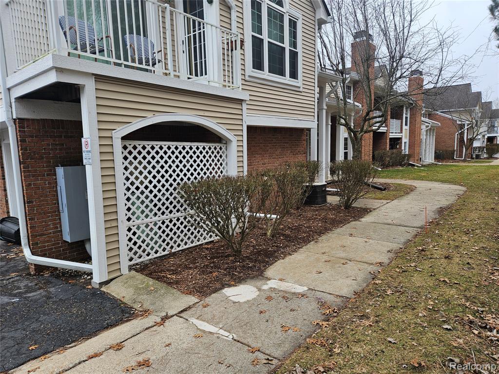56567 Scotland Boulevard, Utica, MI 48316 — Photo 2