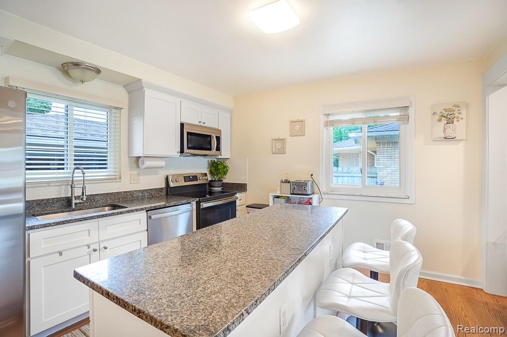 8100 Lochdale Street, Dearborn Heights, MI 48127 — Photo 55