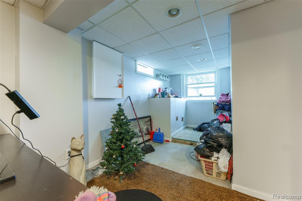 5985 Rowley Boulevard, Waterford, MI 48329 — Photo 17
