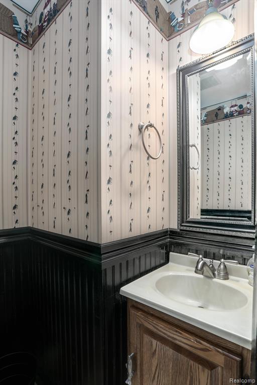 7464 S SHAKER Drive, Waterford, MI 48327 — Photo 18