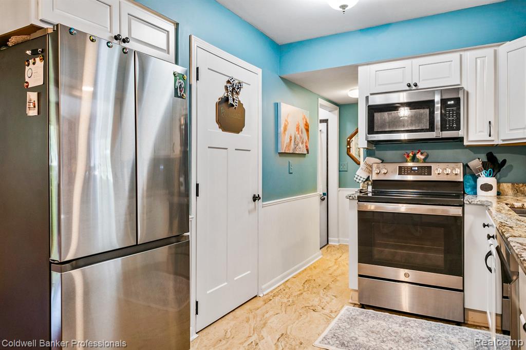 451 Hauxwell Drive, Lake Orion, MI 48362 — Photo 14