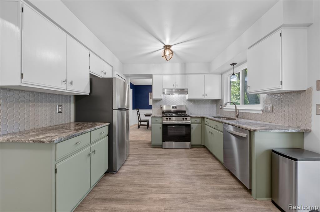 451 Lansdowne Drive, Westland, MI — Photo 12