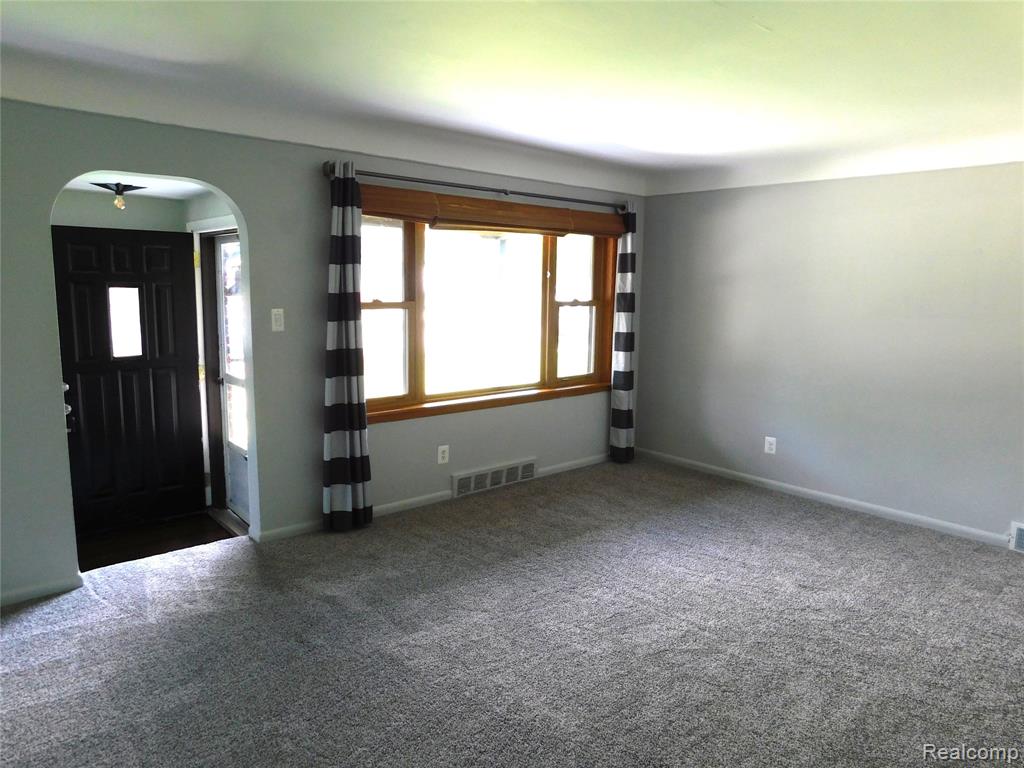 16740 College, Fraser, MI 48026 — Photo 7