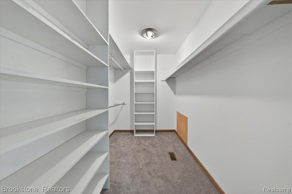 2610 Vanel Court, West Bloomfield, MI 48324 — Photo 23