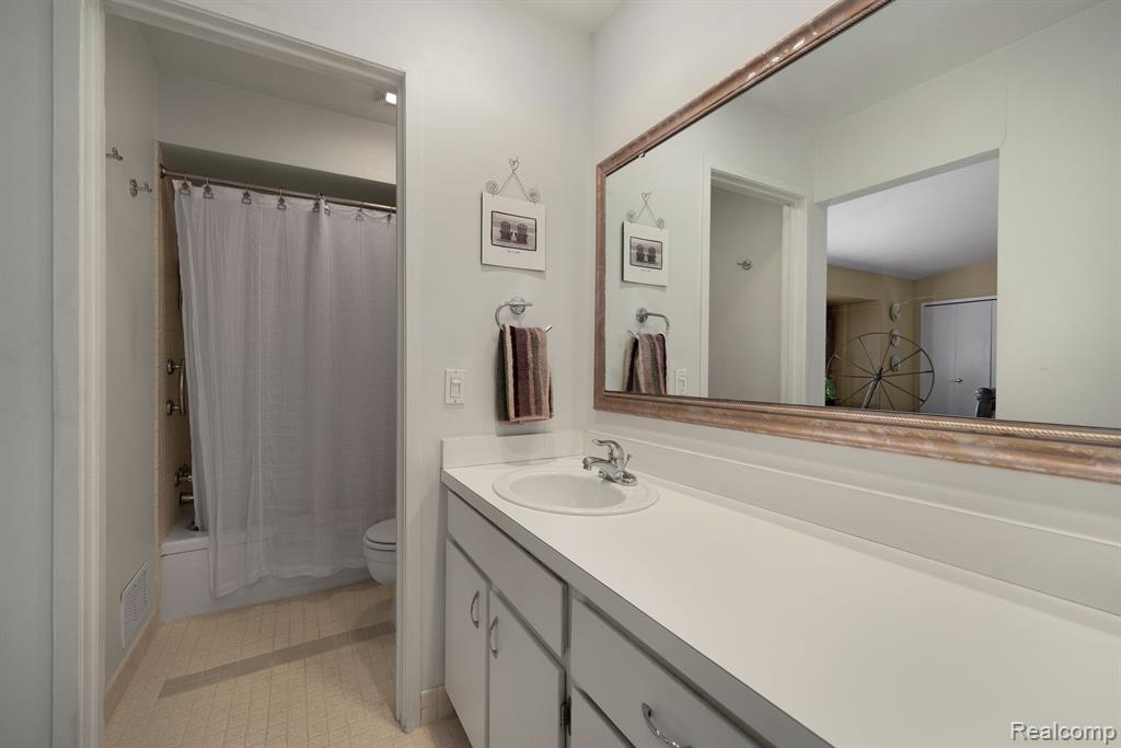 385 CONCORD Place, Bloomfield Hills, MI 48304 — Photo 23