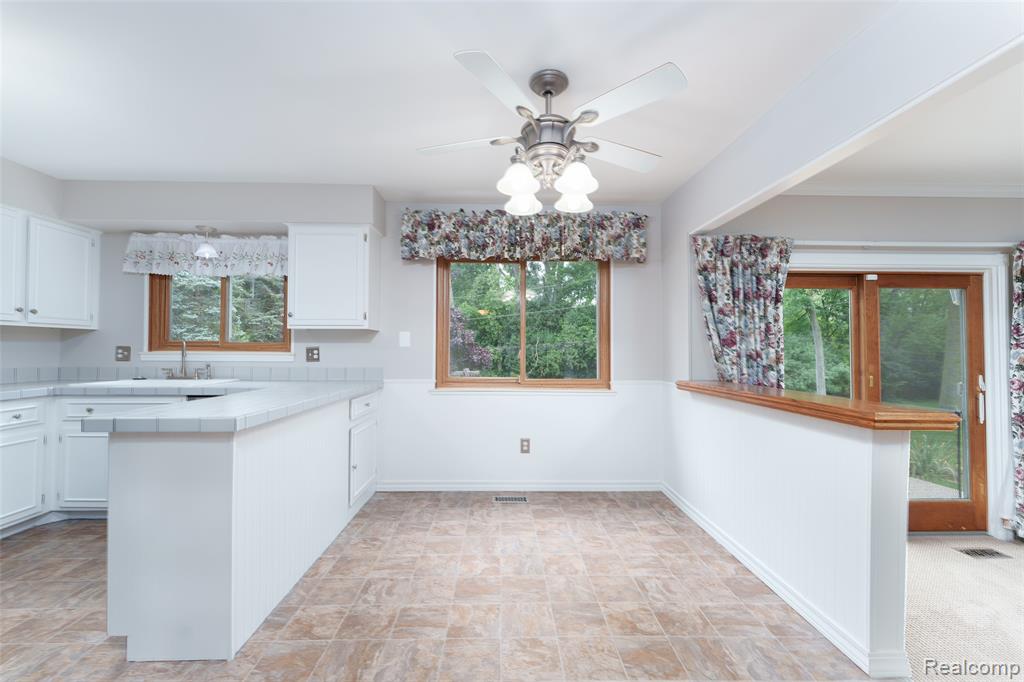 4276 Macqueen Drive, West Bloomfield, MI 48323 — Photo 18