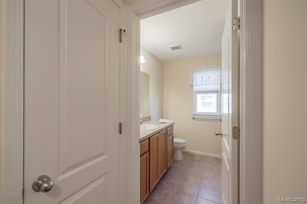 5985 Baypointe Boulevard, Clarkston, MI — Photo 36