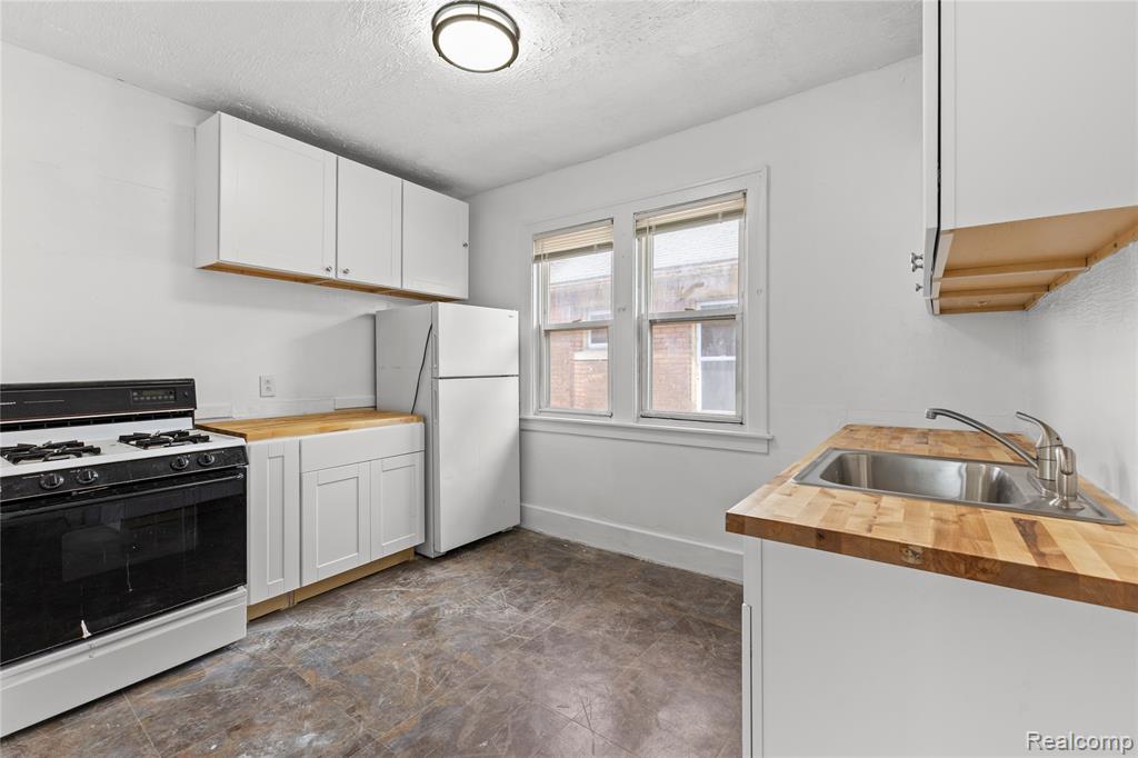 5061 Hillsboro Street, Detroit, MI 48204 — Photo 9