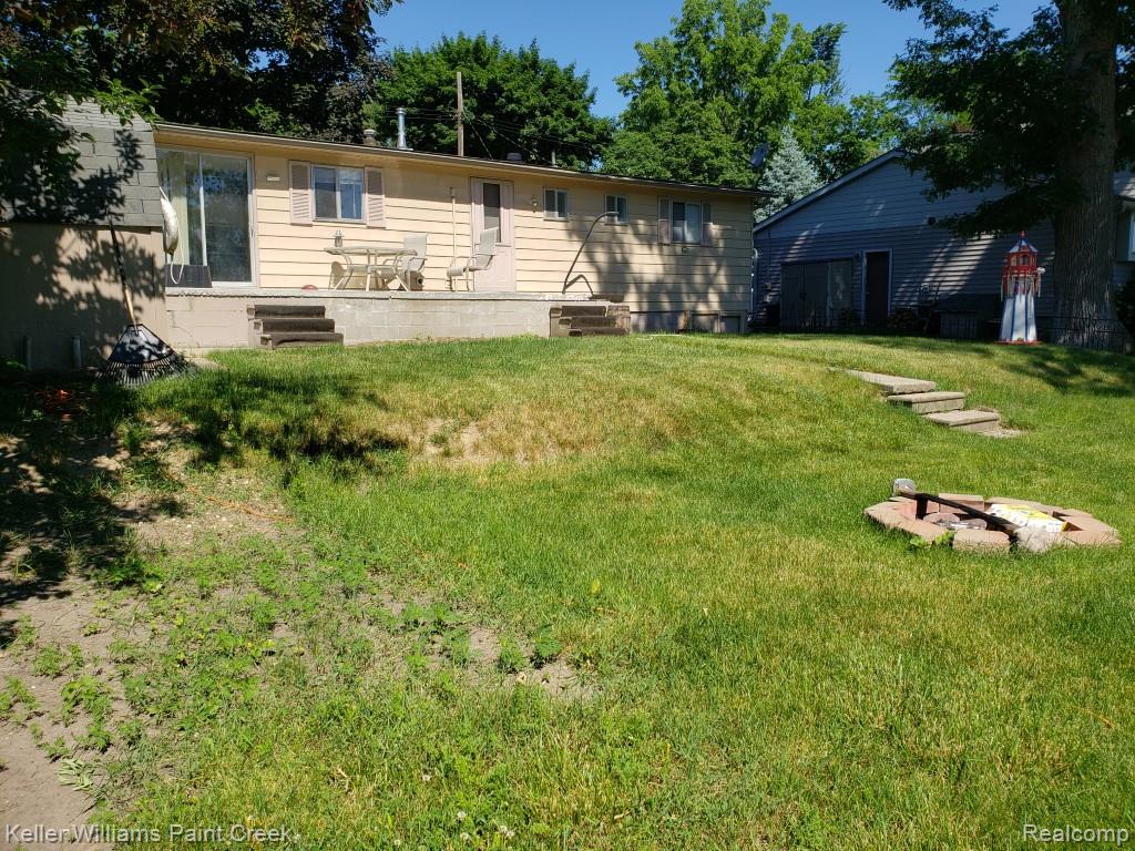 1867 Rustic Lane, Keego Harbor, MI 48320 — Photo 9