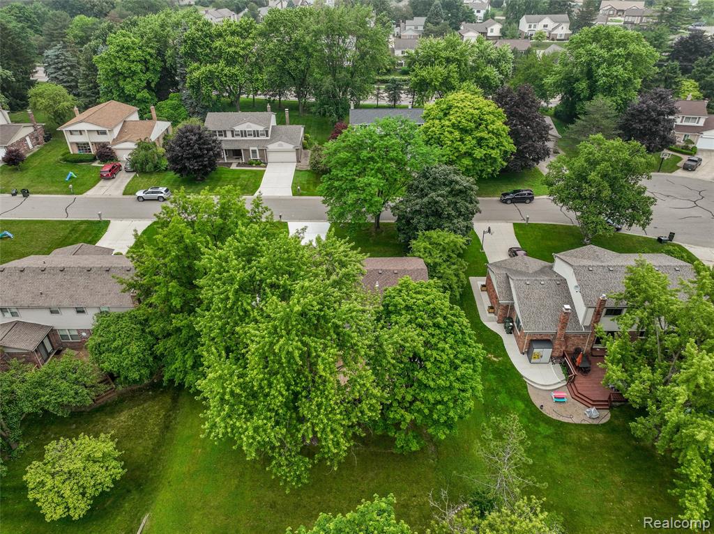684 Abbey Court, Rochester Hills, MI 48307 — Photo 32
