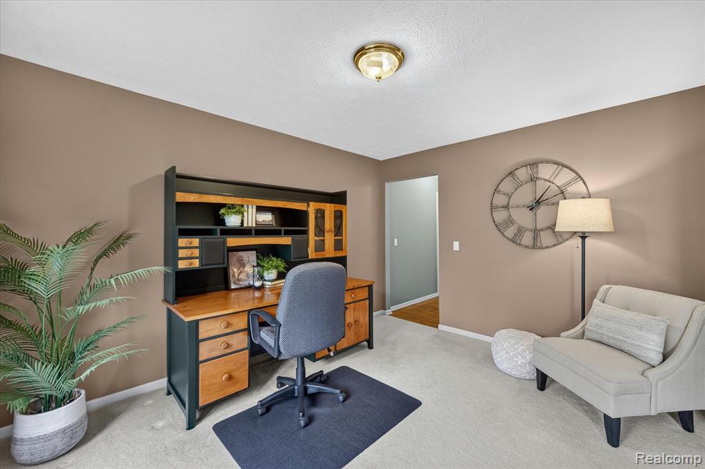 5079 Pinewood Drive, Brighton, MI 48116 — Photo 6