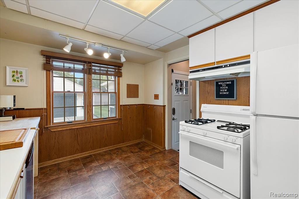 436 W Sunnybrook Drive, Royal Oak, MI 48073 — Photo 16