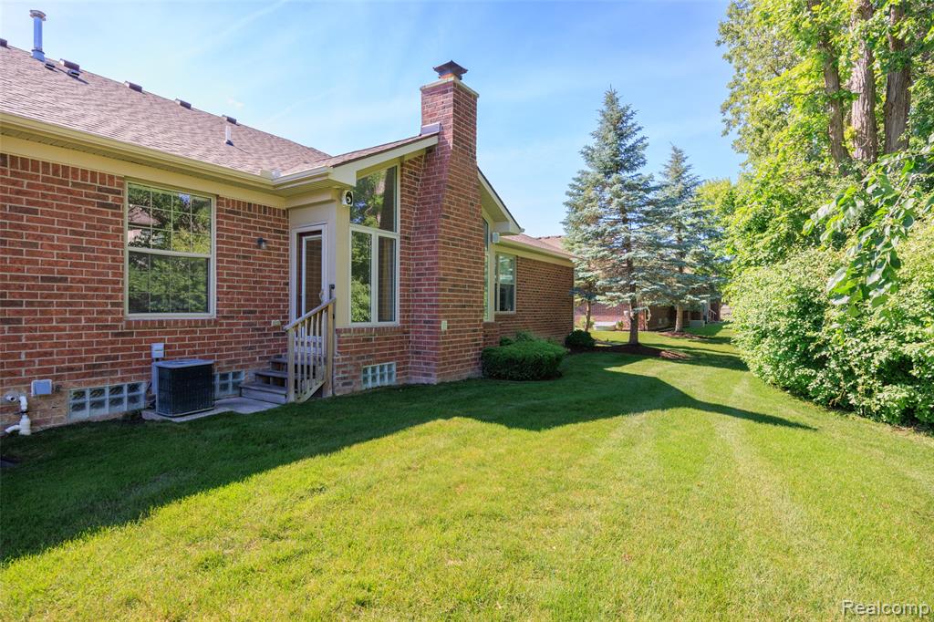 49290 Wayburn Drive, Macomb, MI 48042 — Photo 26