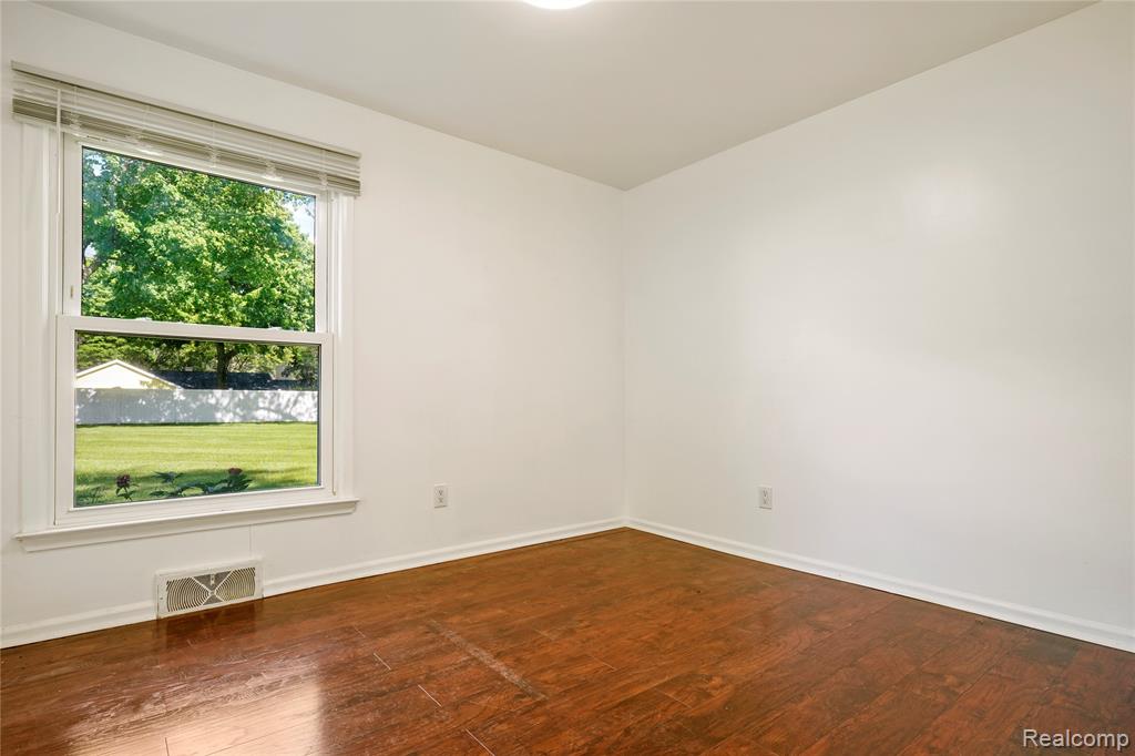 6843 E Dartmoor Road, West Bloomfield, MI — Photo 13