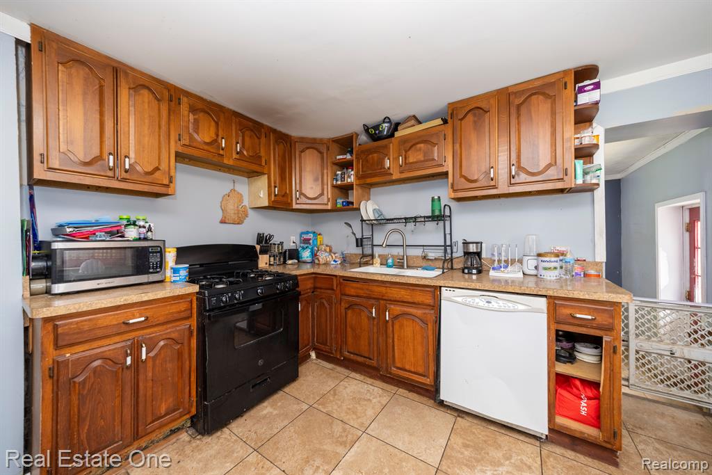 8251 STATE PARK, Center Line, MI 48015 — Photo 10