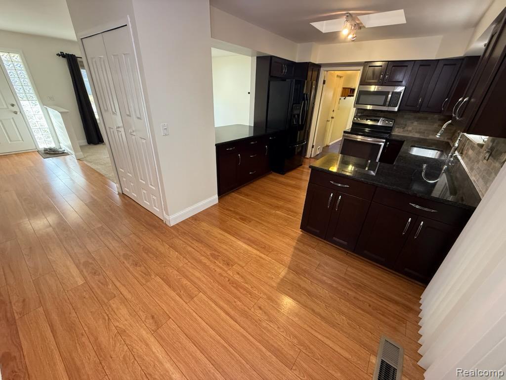 7072 Lee Crest Drive, West Bloomfield, MI — Photo 7