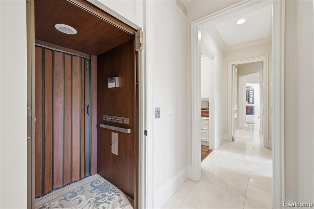 5230 Clarendon Crest Street, Bloomfield Hills, MI 48302 — Photo 16
