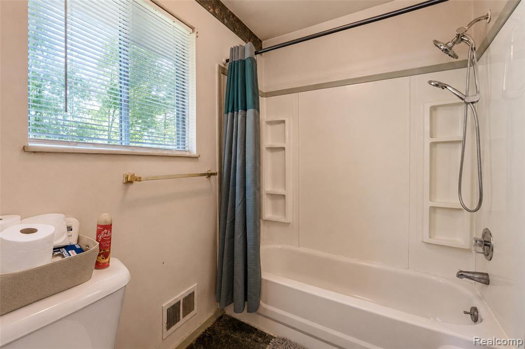 555 Tomahawk Trail, Highland, MI — Photo 21