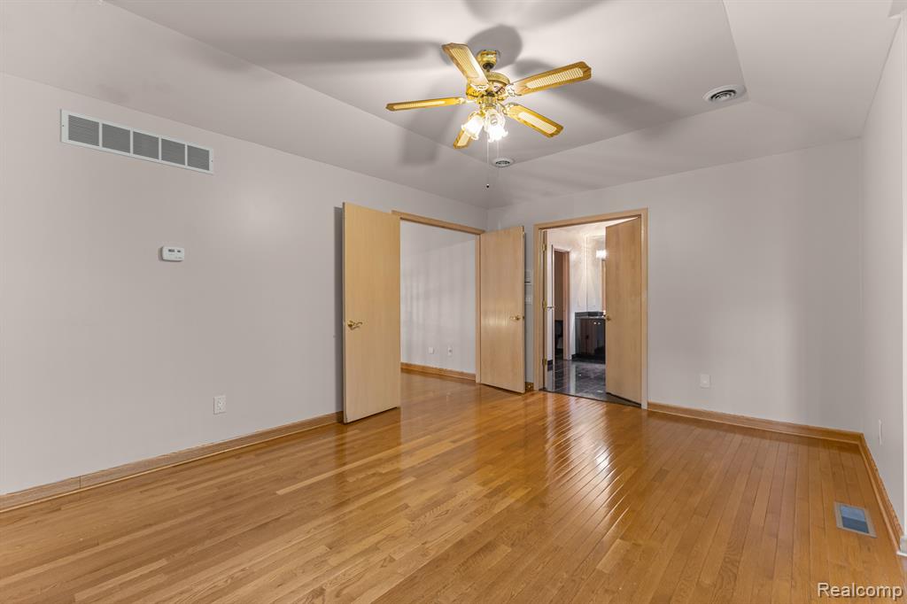 4 LEMINGTON, Dearborn, MI 48126 — Photo 25